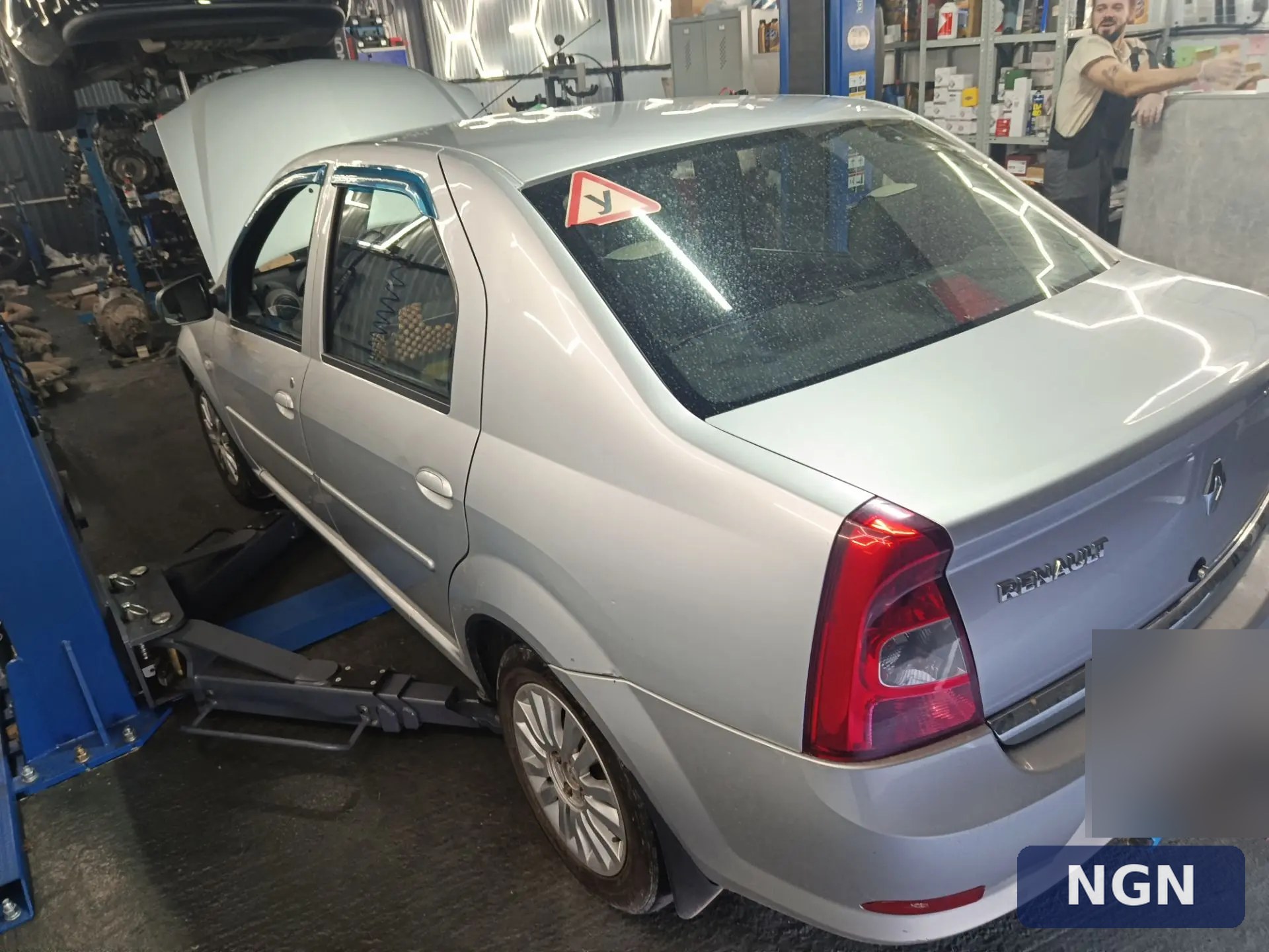 Замена ГРМ и помпы на Renault Logan